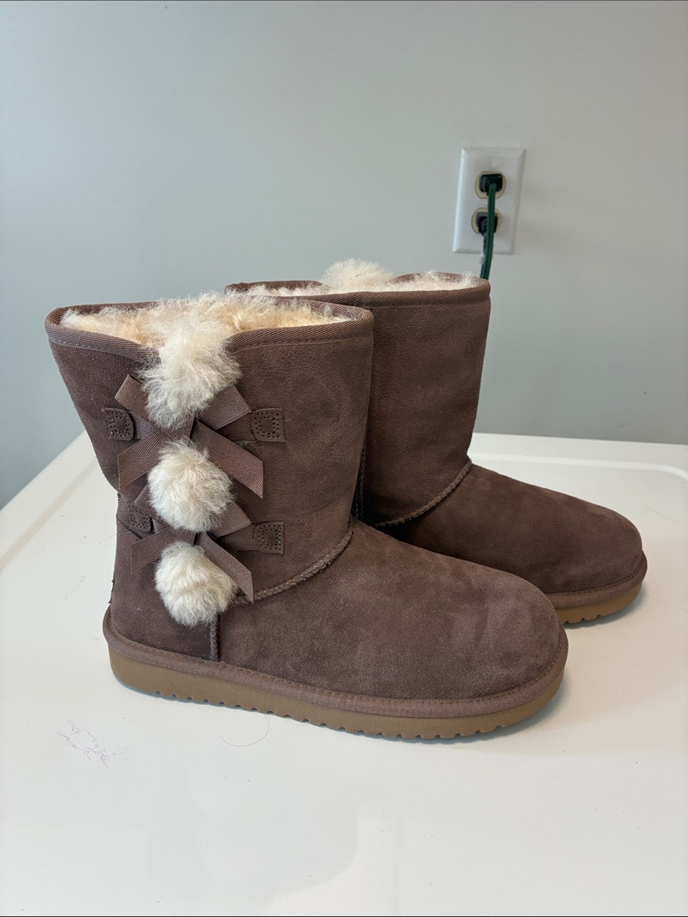 NWOT Cozy Women's Brown Suede KOOLABURRA BY UGG VICTORIA SIZE 9